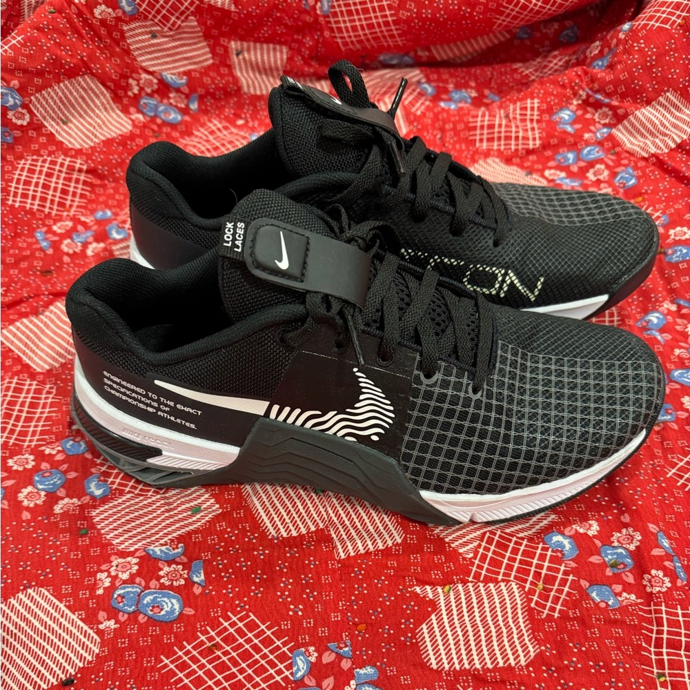 Nike Women’s Size 8.5 Metcon 8 Workout shoes